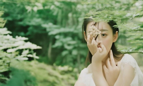 微创双眼皮是一种双眼皮手术方法，其特点在于创伤较小，恢复较快，效果自然